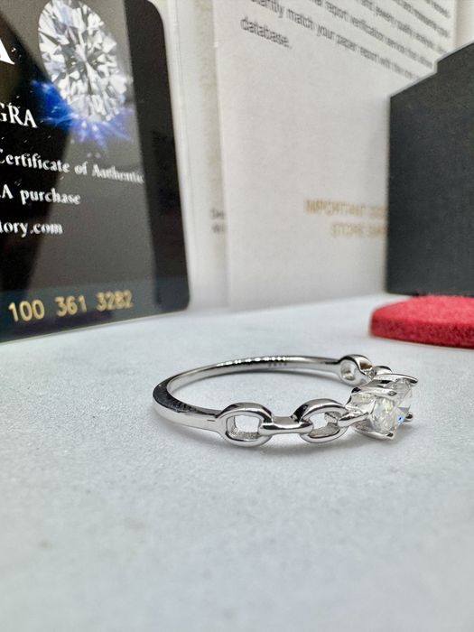 Сребърен пръстен с мойсанит (диамант) 0.5 карата