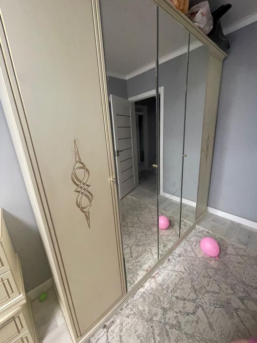 Продается спальный гарнитур