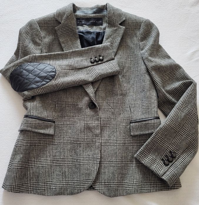 Jachetă stofă, culoare gri.