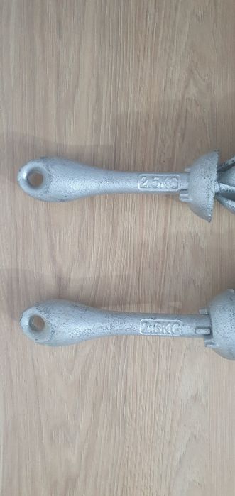 Vand set ancore  pliabila pentru ambarcatiune doua de 2,5 kg fiecare