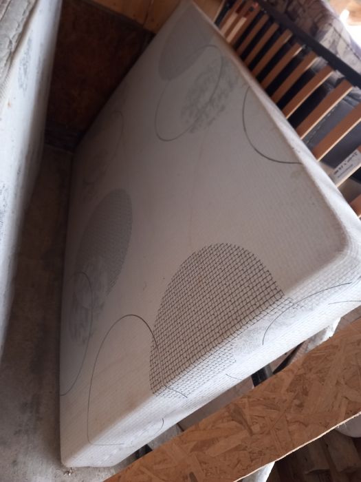 Doua.       bucati saltele