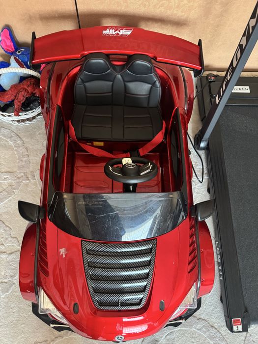 Машинка детская красная