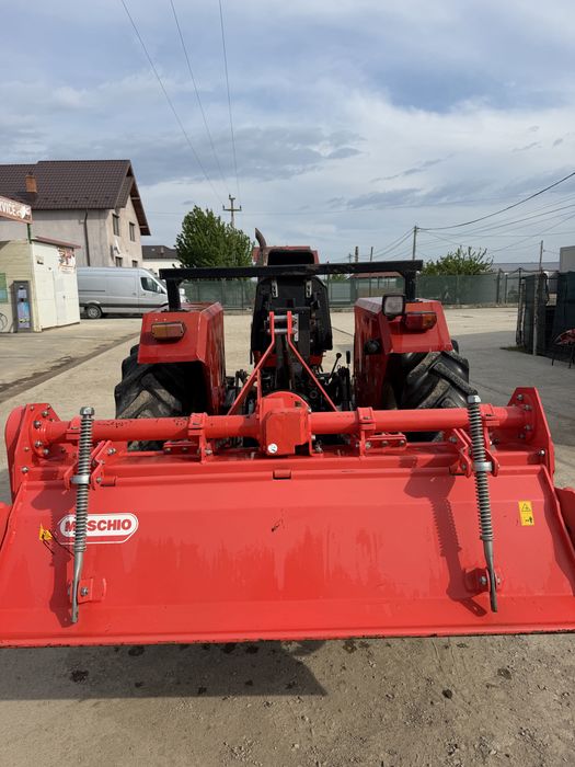 Tractor Universal 453