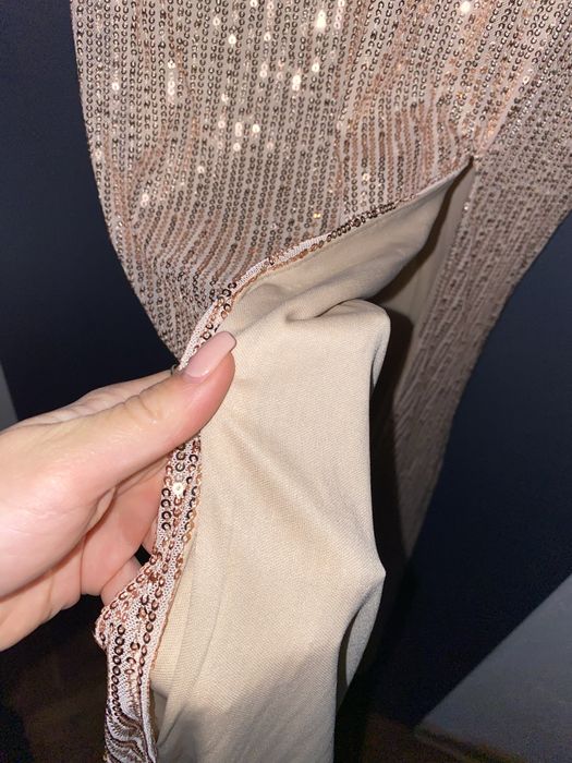 Официална рокля.