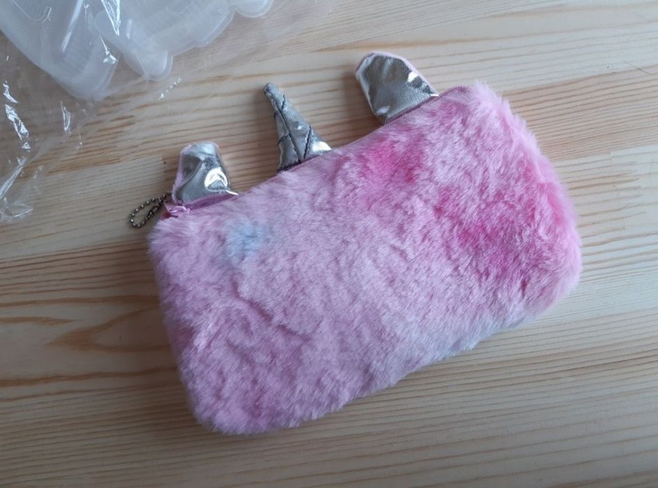 продам пенал, коврик для мышки, подставки