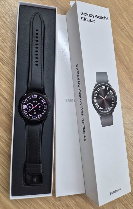 Samsung Galaxy Watch6 Classic 43 mm Bluetooth – перфектен
