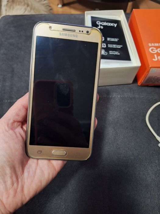 Смартфон Samsung Galaxy J5