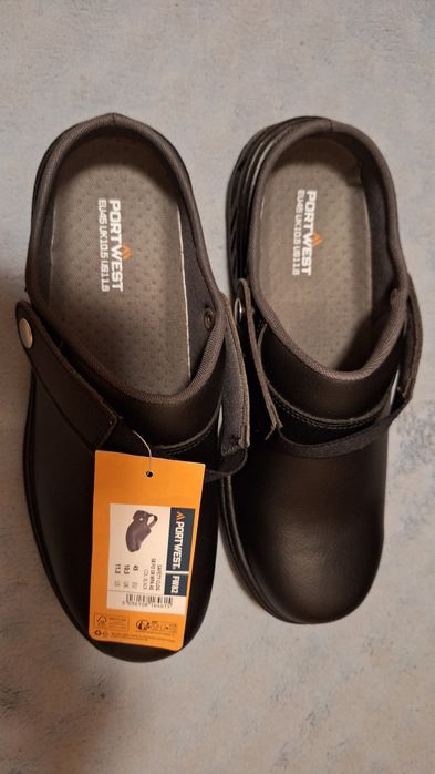 Нови работни обувки за кухня