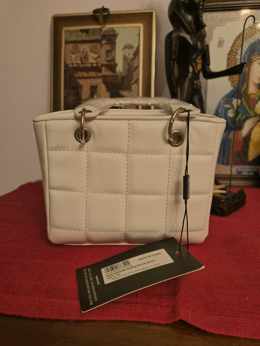 Poșetă albă PrettyLittleThing – NOUĂ, cu etichetă