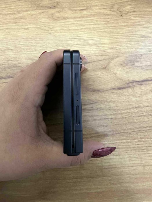 Като нов samsung galaxy z flip 7
