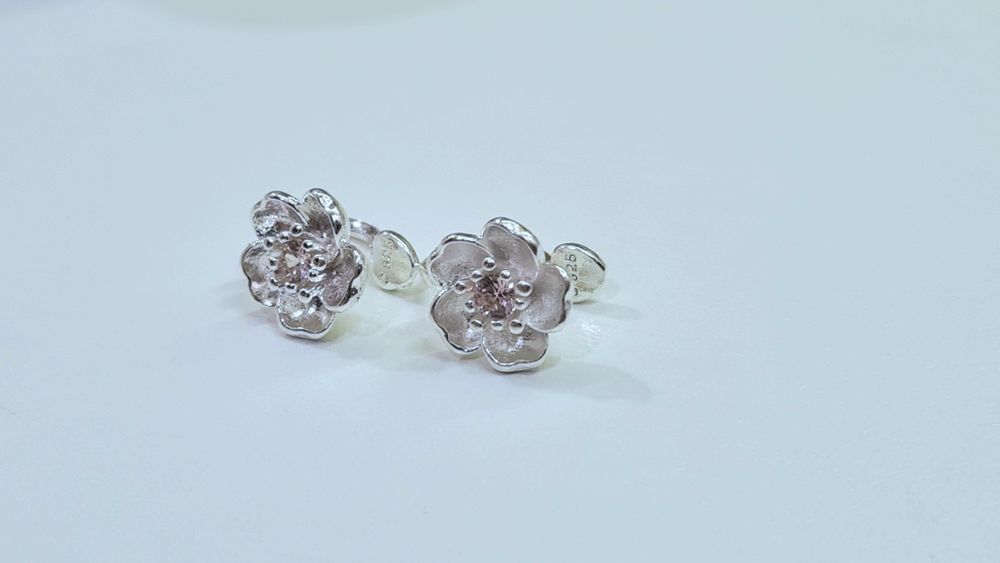 Детски обеци цвете с кристал без дупчене / детски обеци / бебешки обец