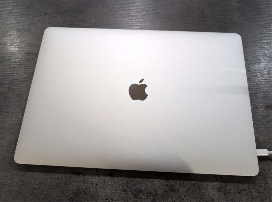 Apple MacBook Pro 15-inch 2017 Intel Core I7 16Gb RAM 256Gb SSD