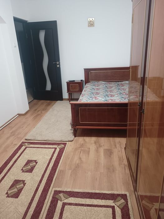 Ofer spre închiriere garsonieră.