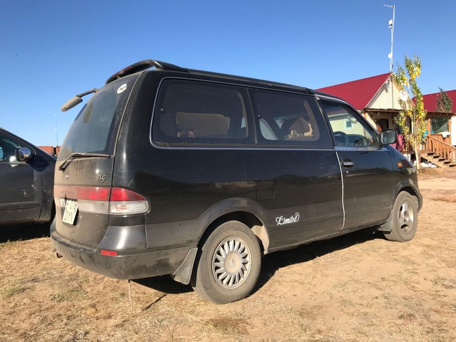 Автомобиль nissan largo