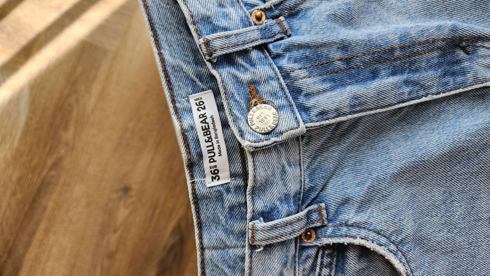 Pull&Bear Дънки с малка бродерия 36 размер