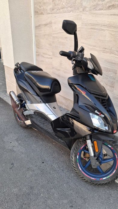 Скутер Aprilia SR