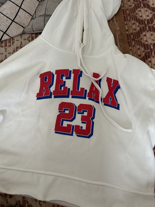 Белая короткая толстовка