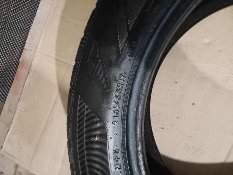 Продам шины б/у 215/55/17