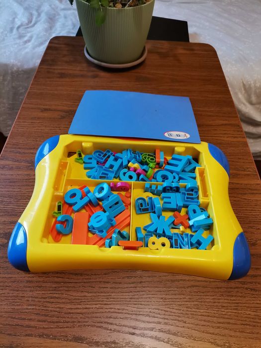 Магнитна дъска с букви