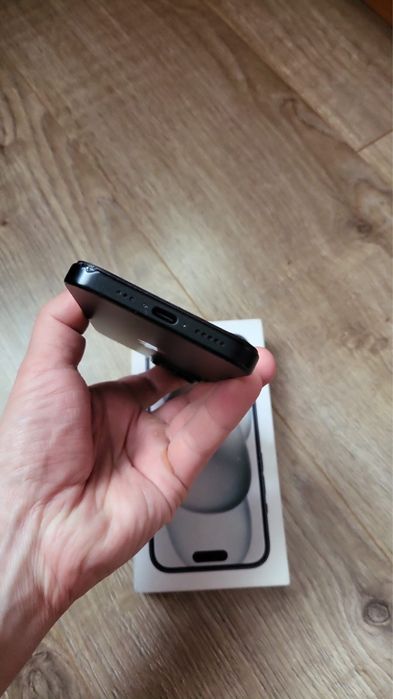 Продам айфон 15 на 256 гб