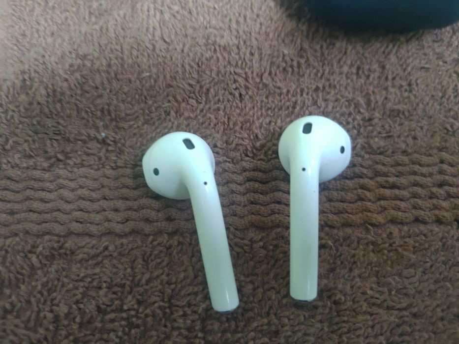 Продам наушники airpods