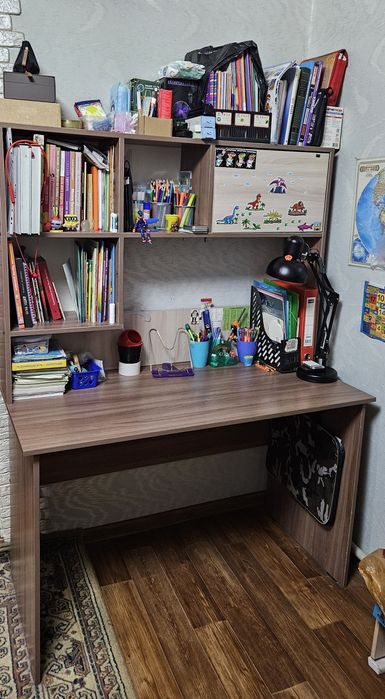 Стол для учёбы, работы. Школьникам