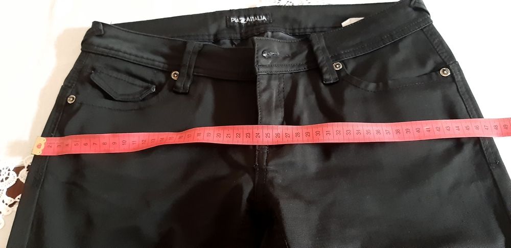 Pantaloni negri purtați o singură dată!