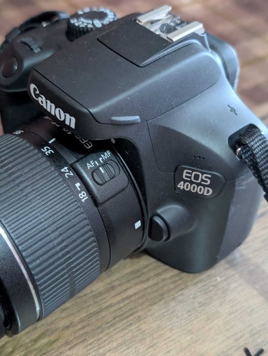 OFERTA Aparat foto DSLR CANON EOS 4000D, ca nou,Garantie