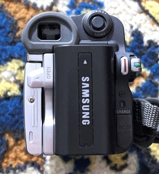 Продам видеокамеру