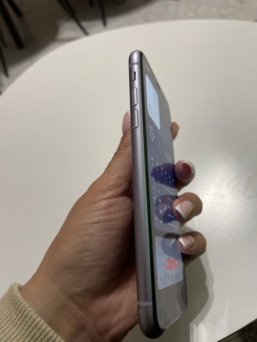 Продавам iphone 11