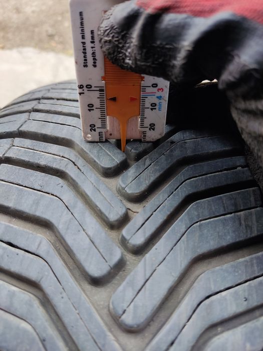 235 60 18 Всесвзонни Michelin