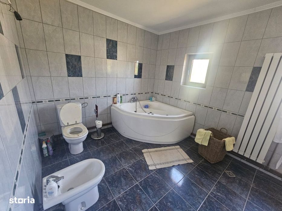 Casă de închiriat în apropiere de Curtea de Argeș.