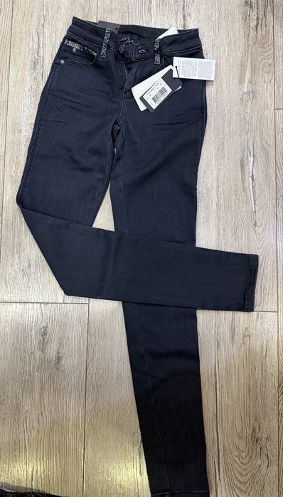 Дънки Guess нови с етикет