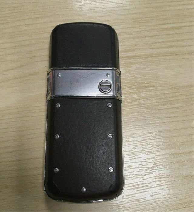 Отличен Vertu Constellation.