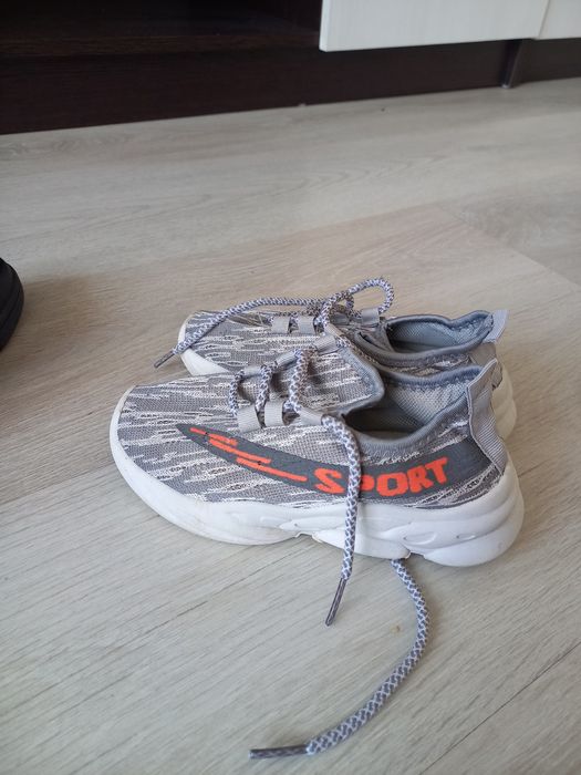 Кроссовки детские