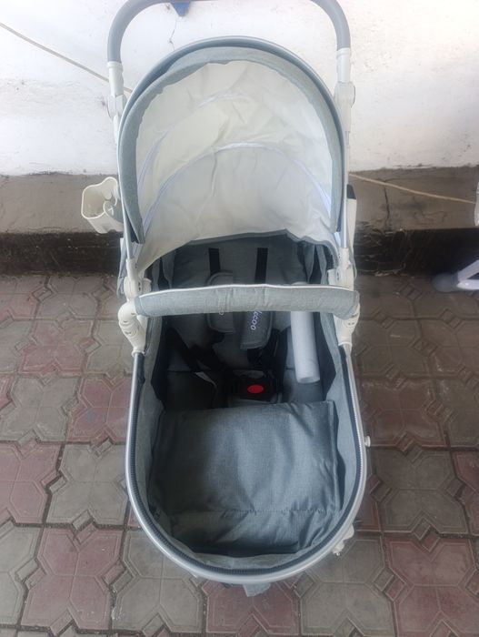 Коляска и столик для кормления