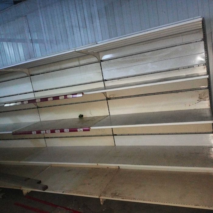 Витрина полька для магазина