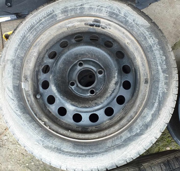 Roti renault cu 3 anvelope aproape noi