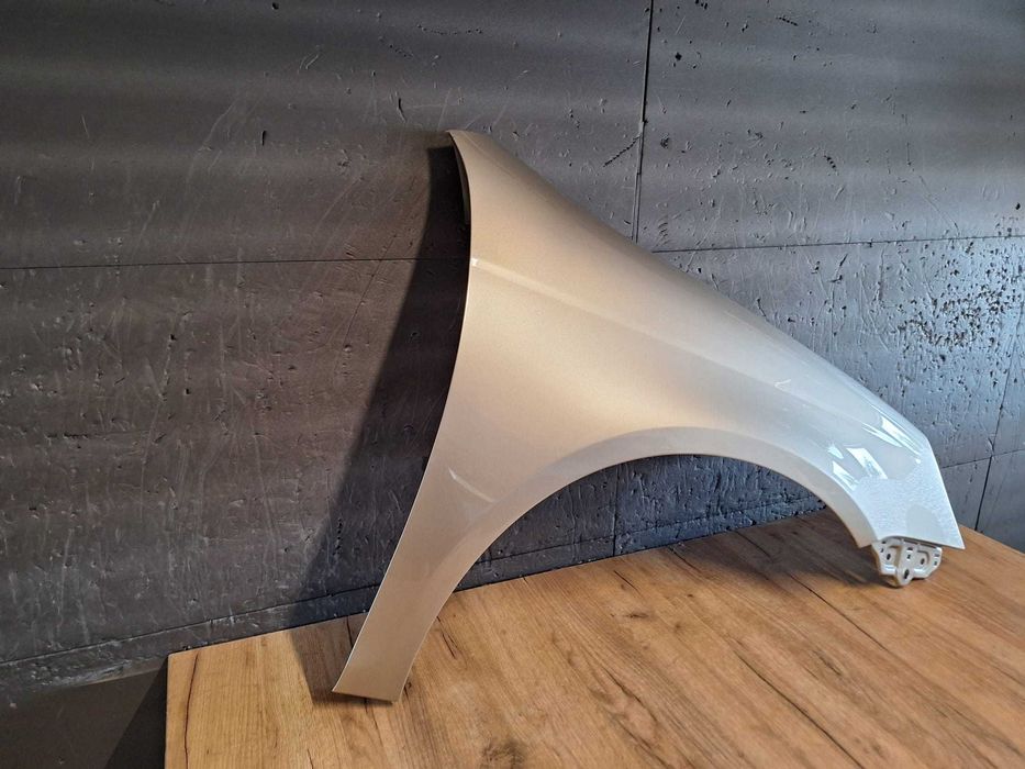 Aripa Fata Dreapta VW Jetta 3/III An 2005-2011 (LD1W (Auriu))