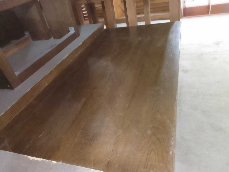 Стол обеденный. Оборудование