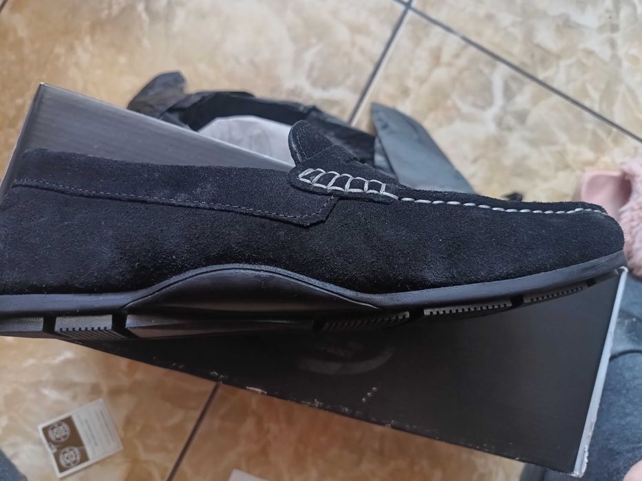 Pantofi bărbați din piele intoarsa eleganți.