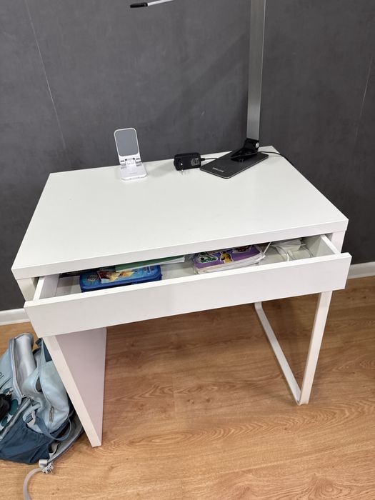 Продам стол белый Икеа