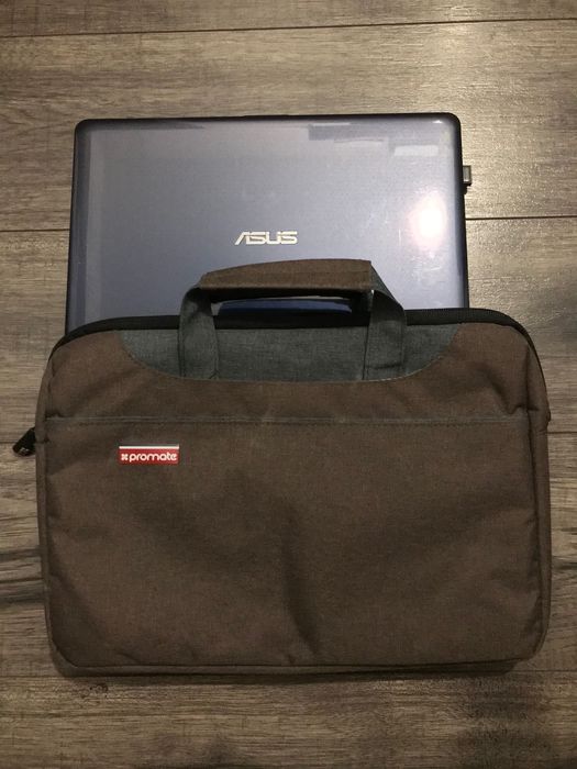 Vând notebook Asus, impecabil si geantă laptop hardcase,nouă.