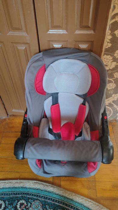 Детское автокресло