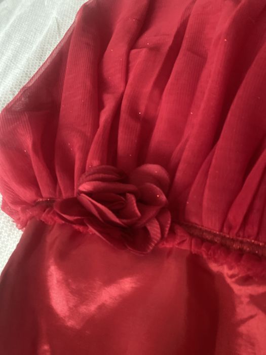 Rochita rosie h&m fara defecte