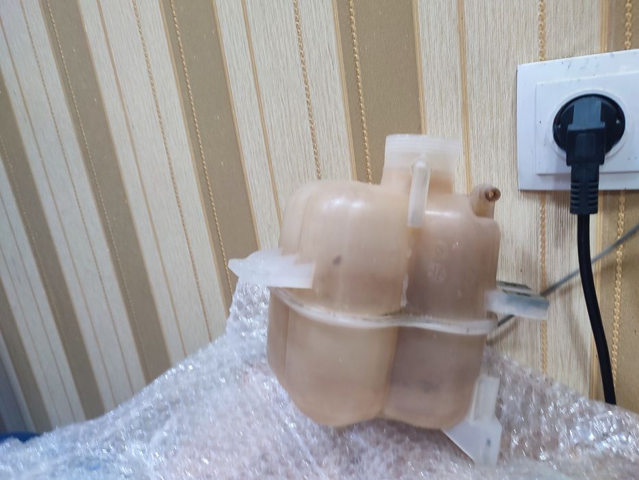 Бочок антифриза для авто