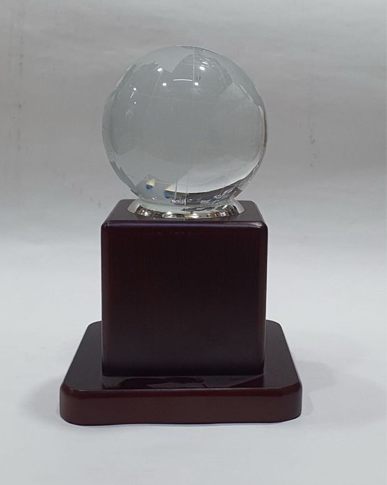 Настольный хрустальный глобус с часами на деревянной подставке