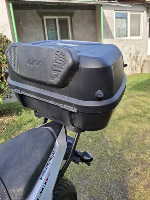 TOPCASE GIVI cu suport