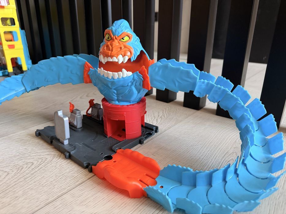 Hot Wheels City Dragon «Атака Гориллы»