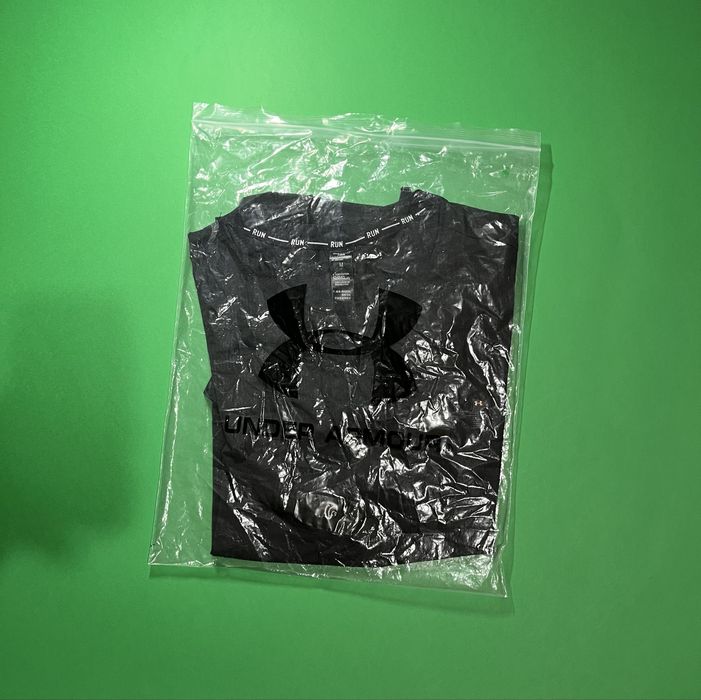 UNDER ARMOUR чисто нова